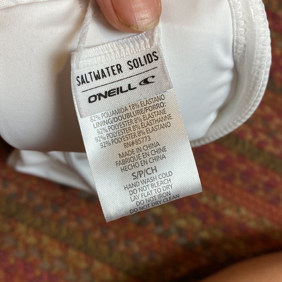 SOLD NWOT WHITE O’NEILL SALTWATER SOLIDS BASIC TANK BIKINI TOP - Picture 4 of 4